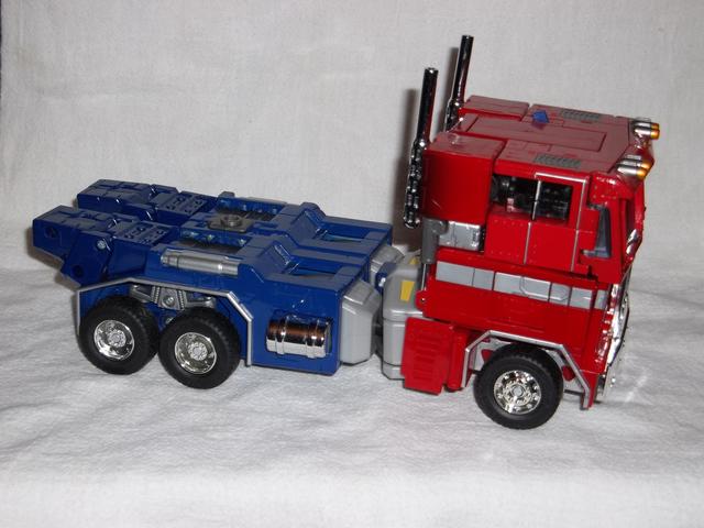 Masterpiece Optimus Prime - vehicle right